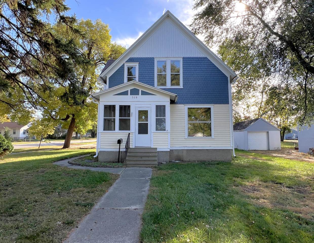 928 2nd Street - Photo 1