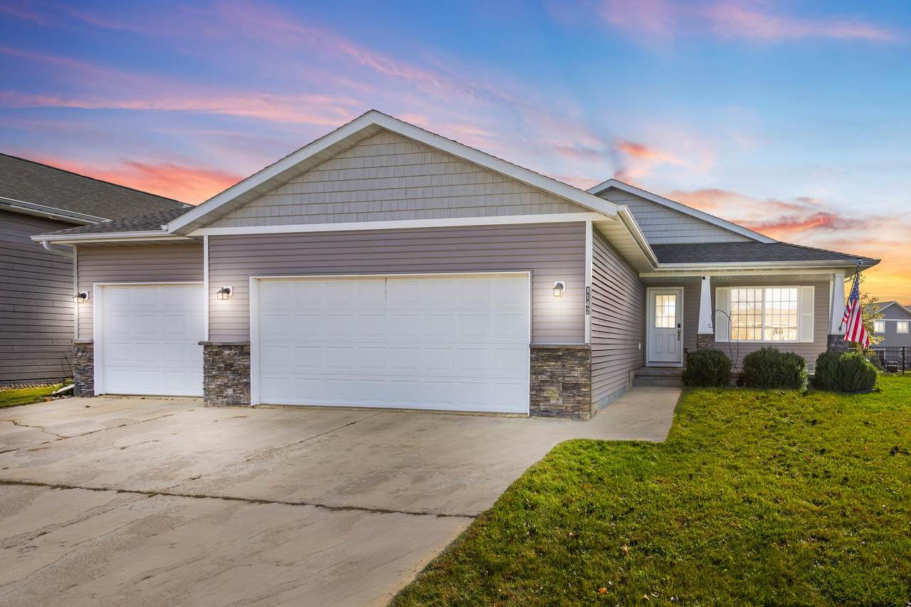 1142 15th Street - Photo 1