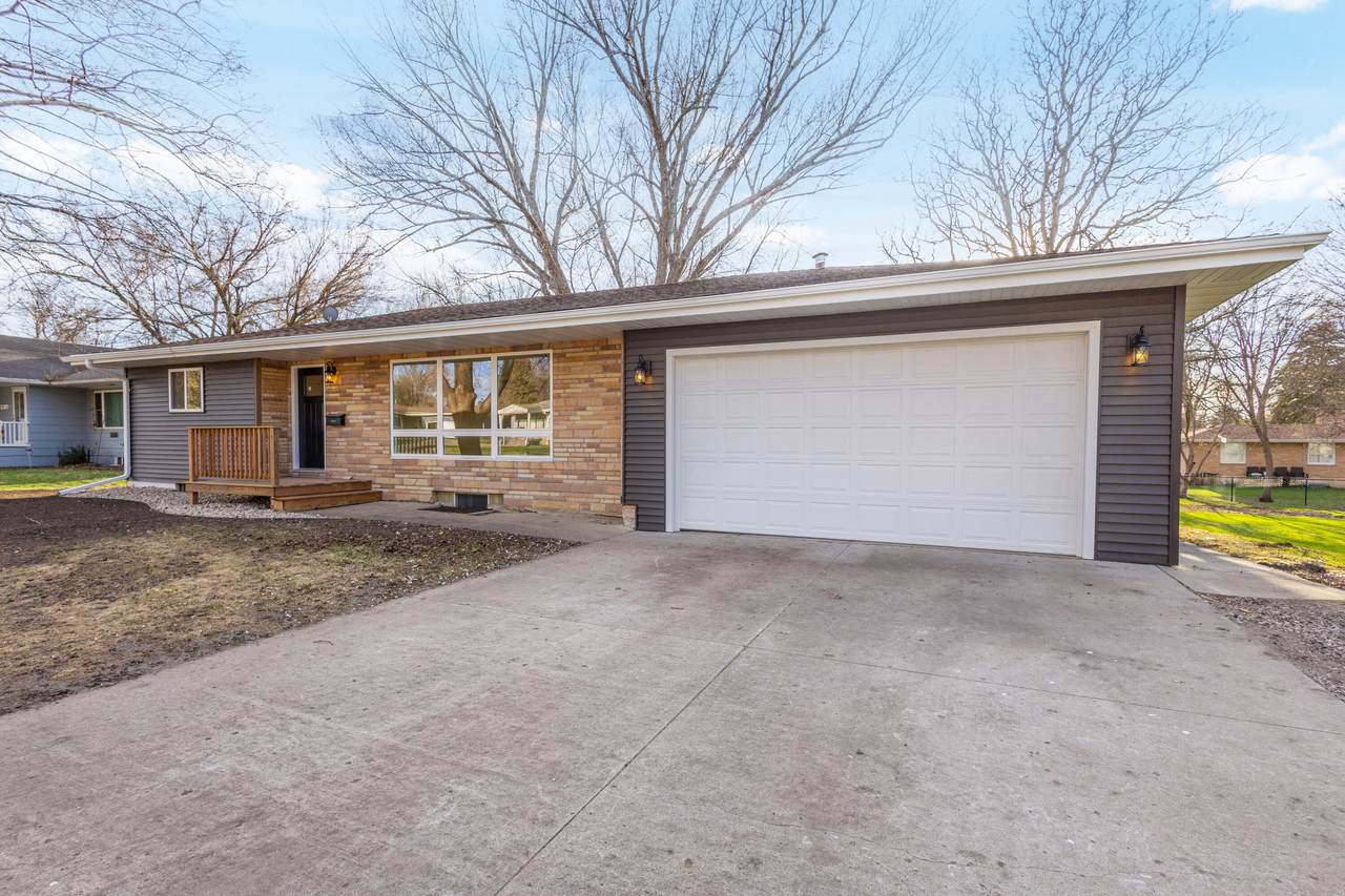 323 Dakota Avenue - Photo 1