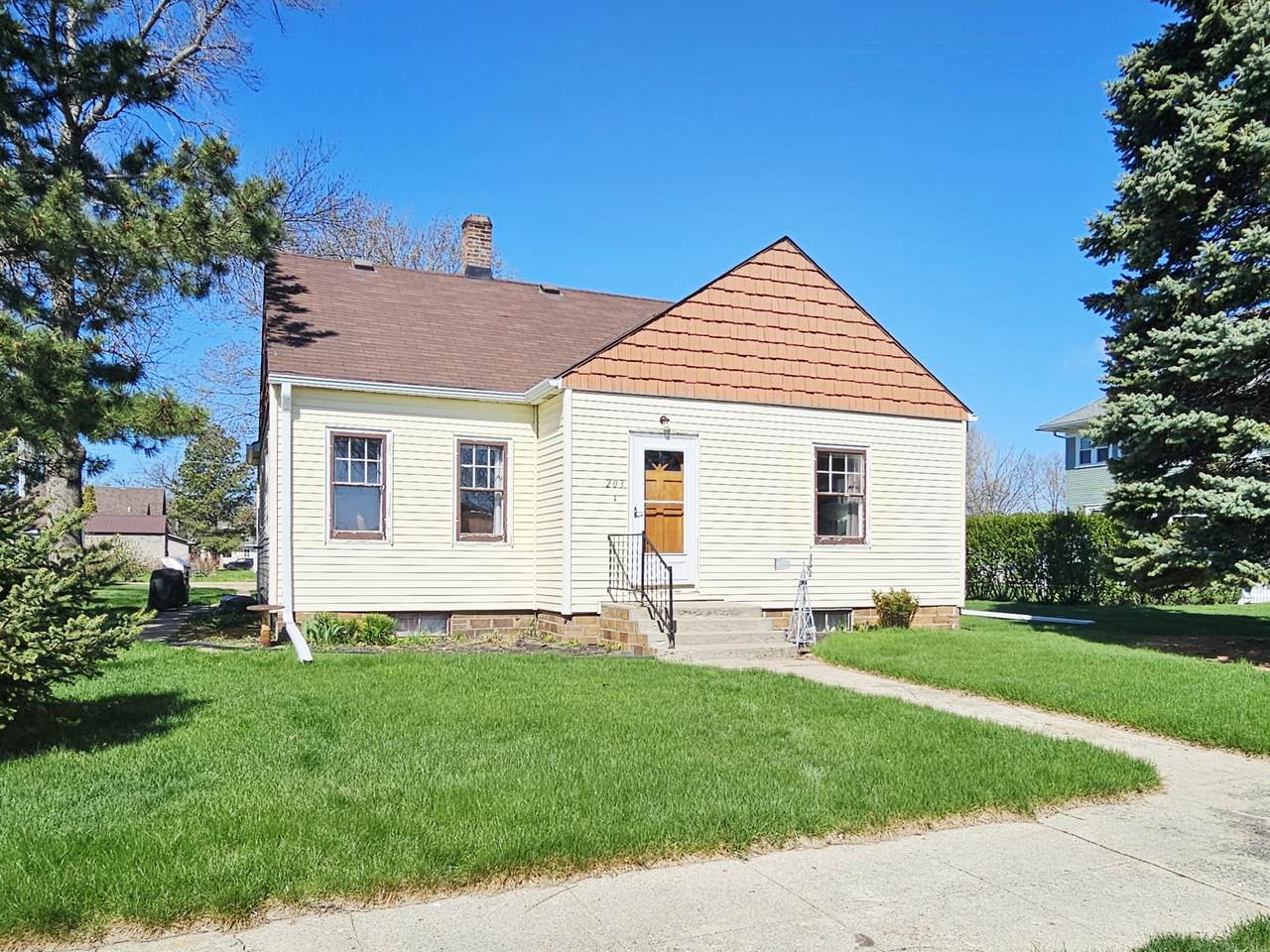 203 Park Avenue - Photo 1