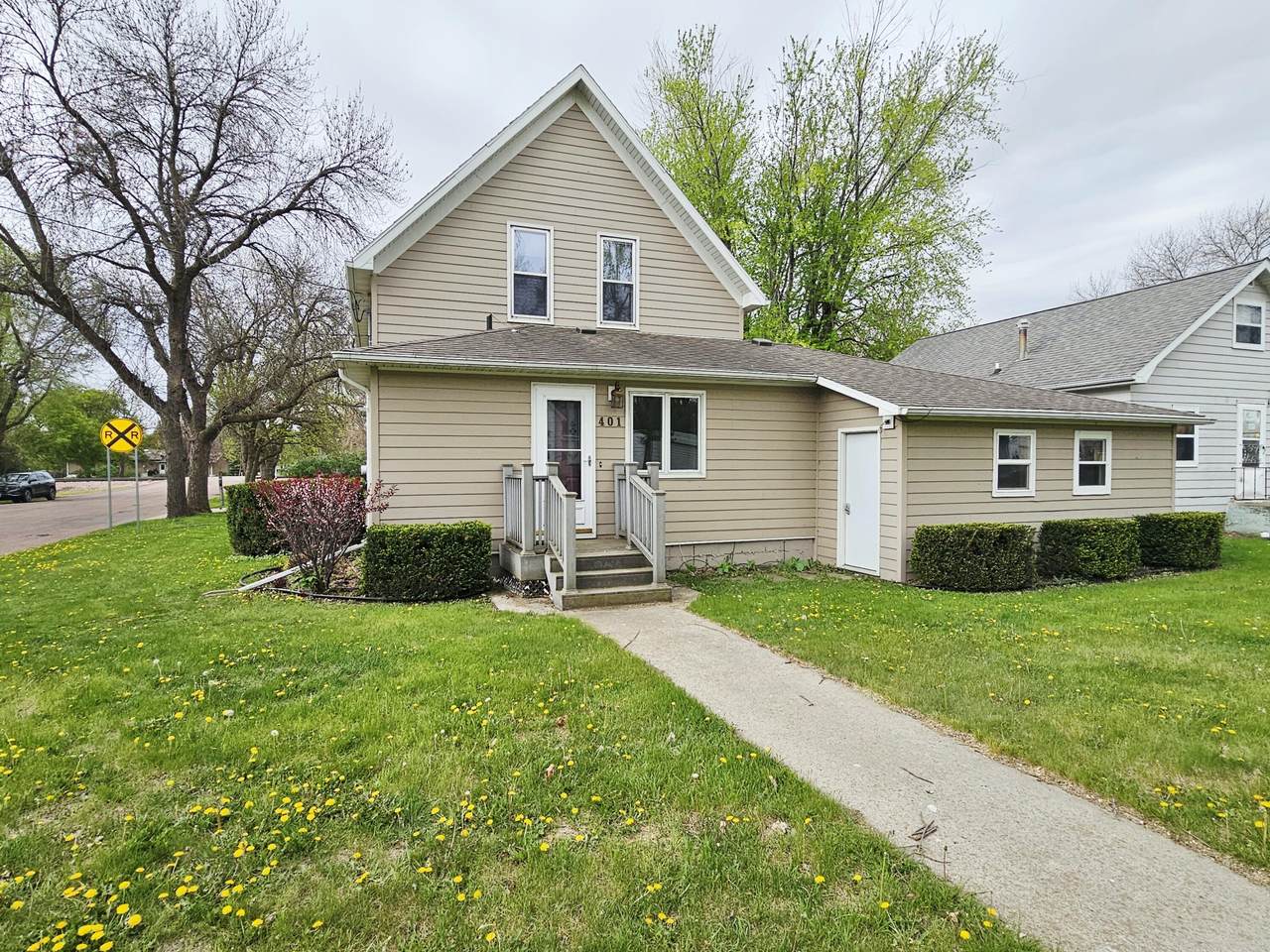 401 Chase Street - Photo 1