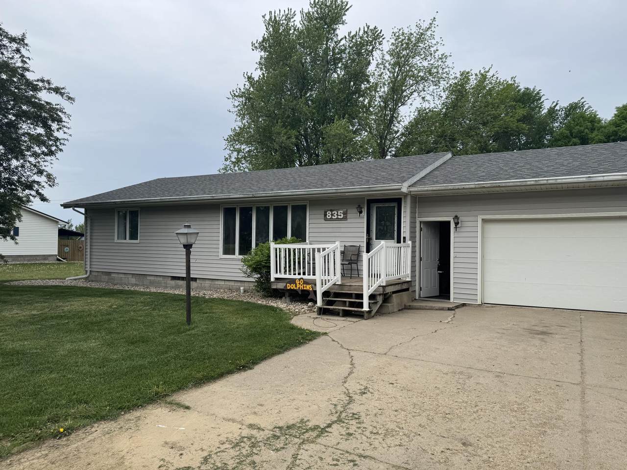 835 Dakota Street - Photo 1