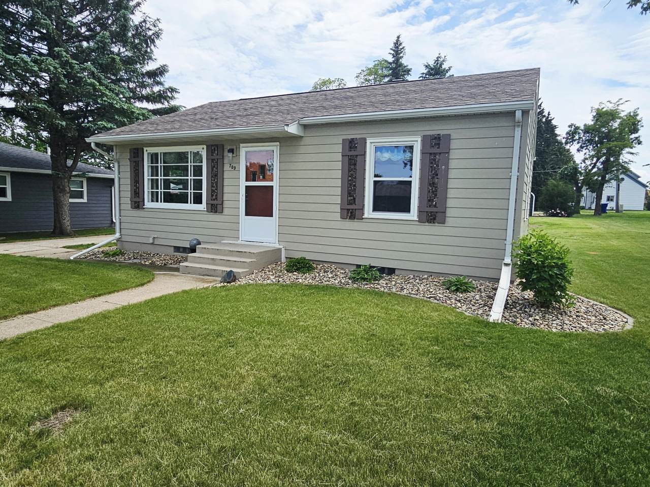709 2nd Street - Photo 1