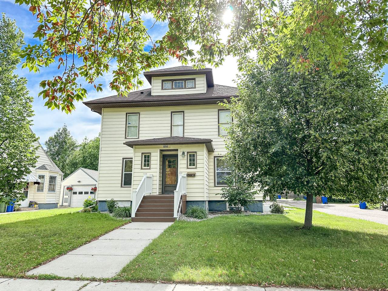 614 7th Avenue - Photo 1