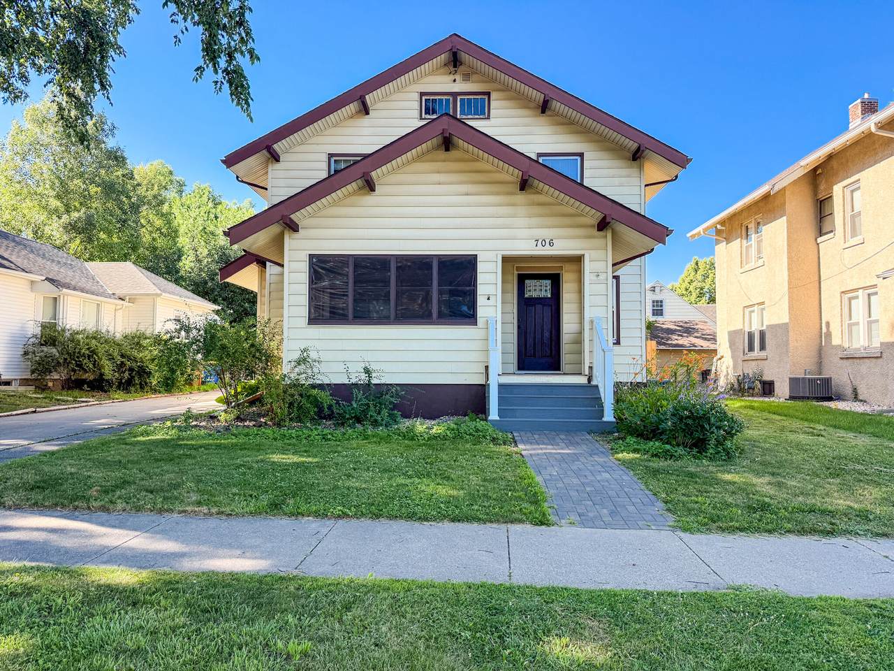 706 7th Street - Photo 1