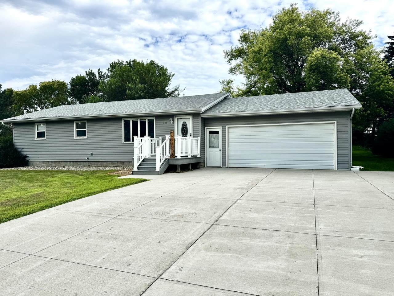 402 6th Street - Photo 1
