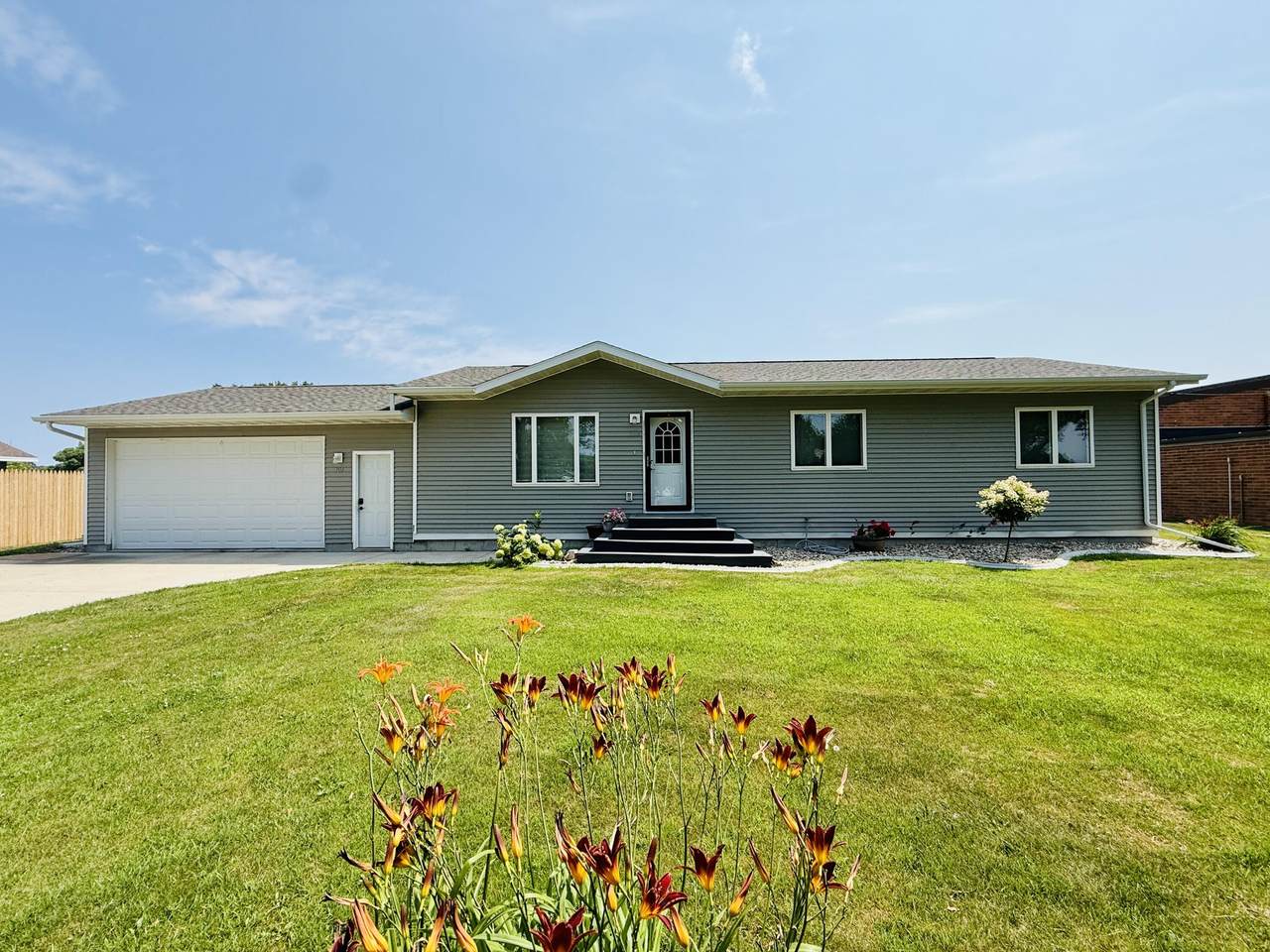 306 5th Street - Photo 1