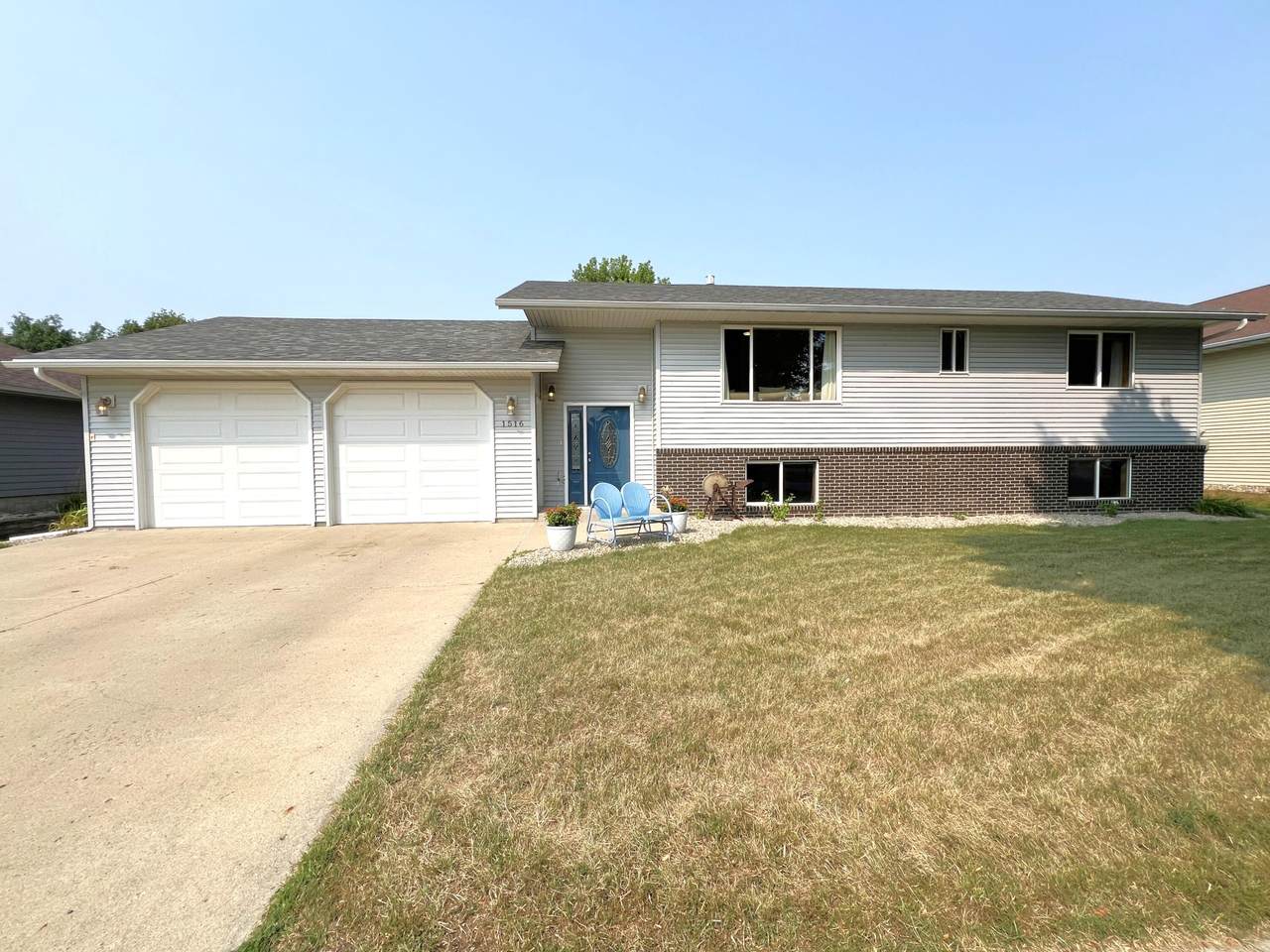 1516 17th Avenue - Photo 1