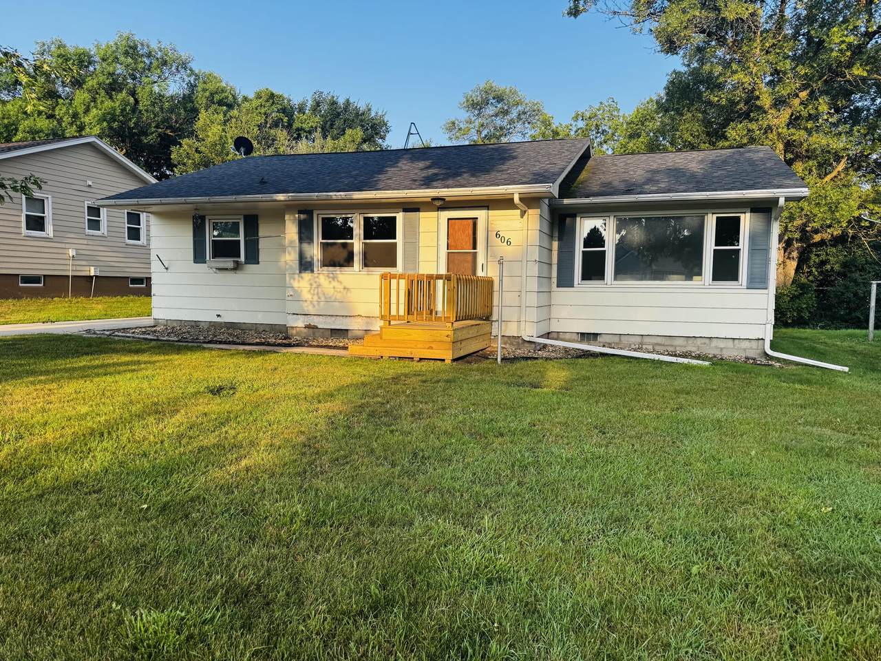 606 Spruce Street - Photo 1