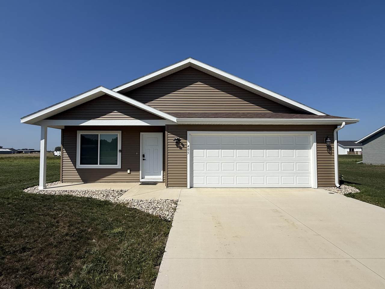 405 Lund Avenue - Photo 1