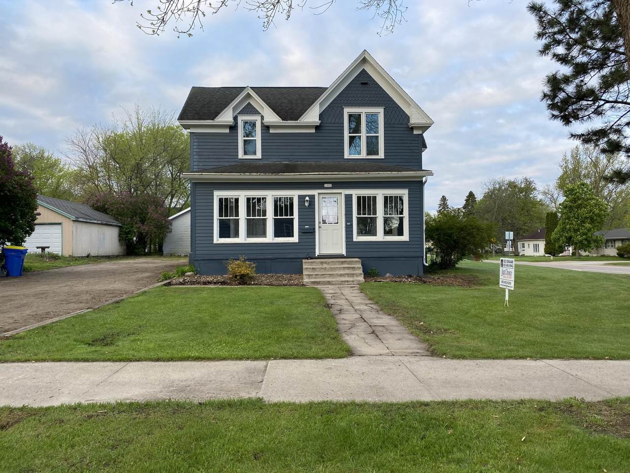 1002 3rd Street - Photo 1 1002 3rd Street - Photo 1