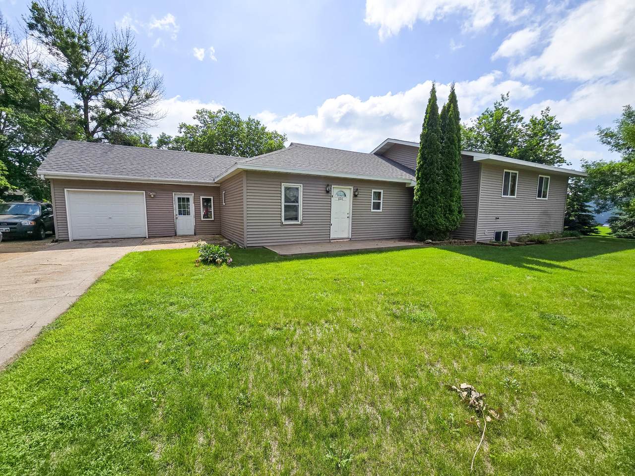 606 4th Street - Photo 1