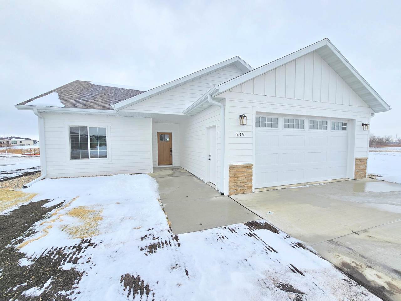 639 Kestrel Lane - Photo 1