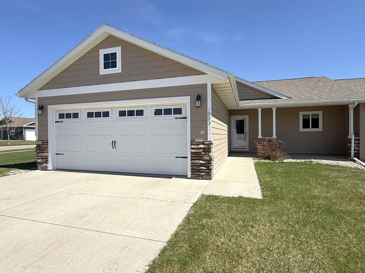 1923 Tanbury Lane - Photo 1