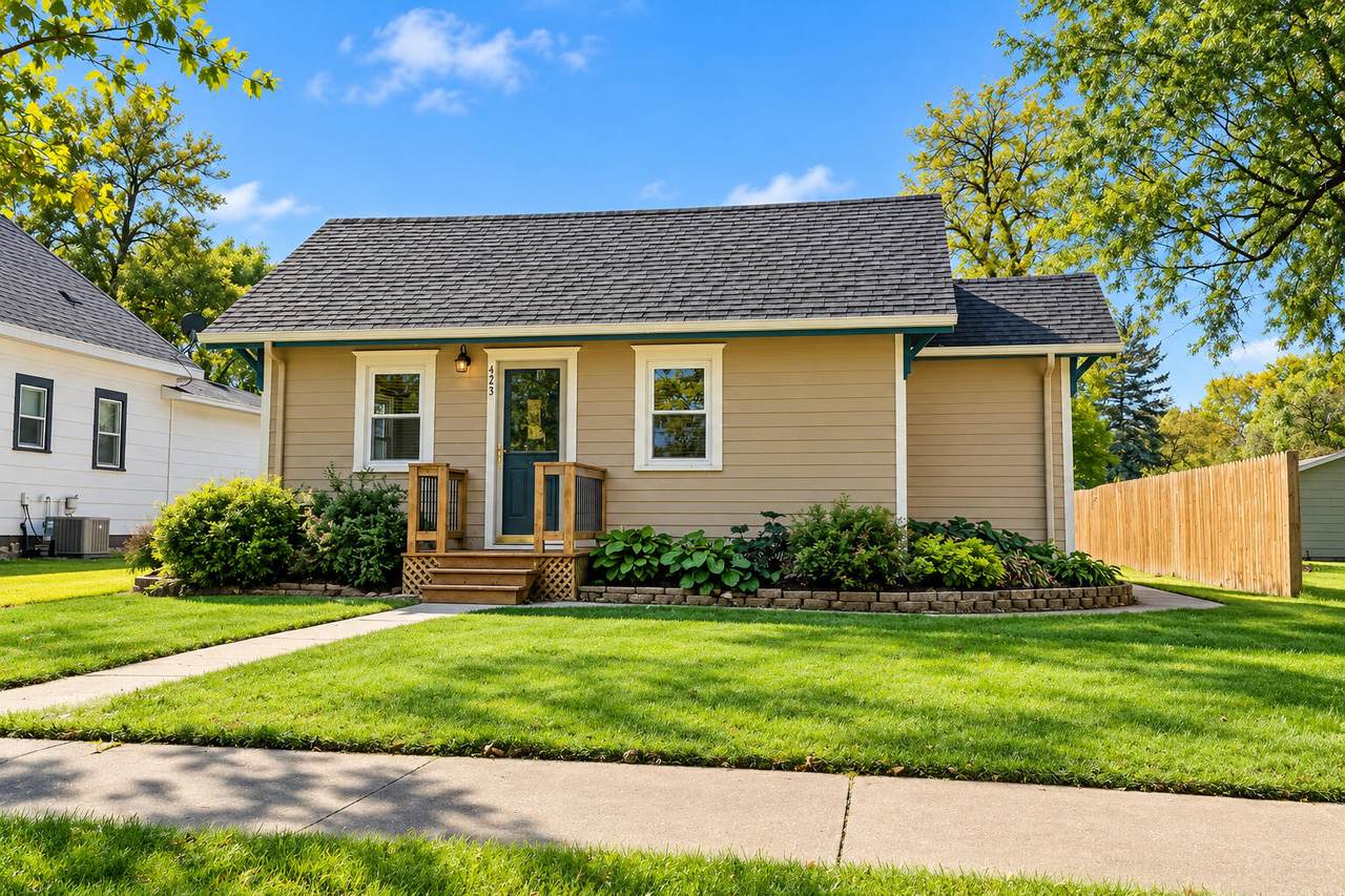 423 Hansina Avenue - Photo 1