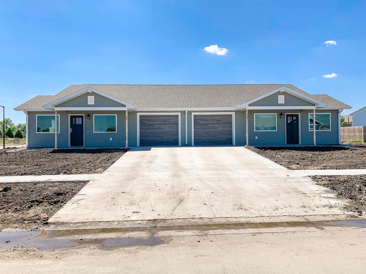 109/111 Craig Court - Photo 1
