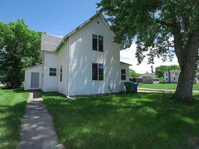 918 1st Avenue - Photo 1