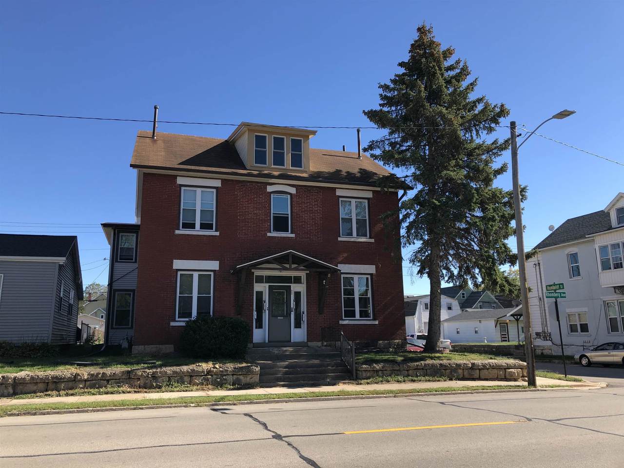 900 Rhomberg Avenue - Photo 1