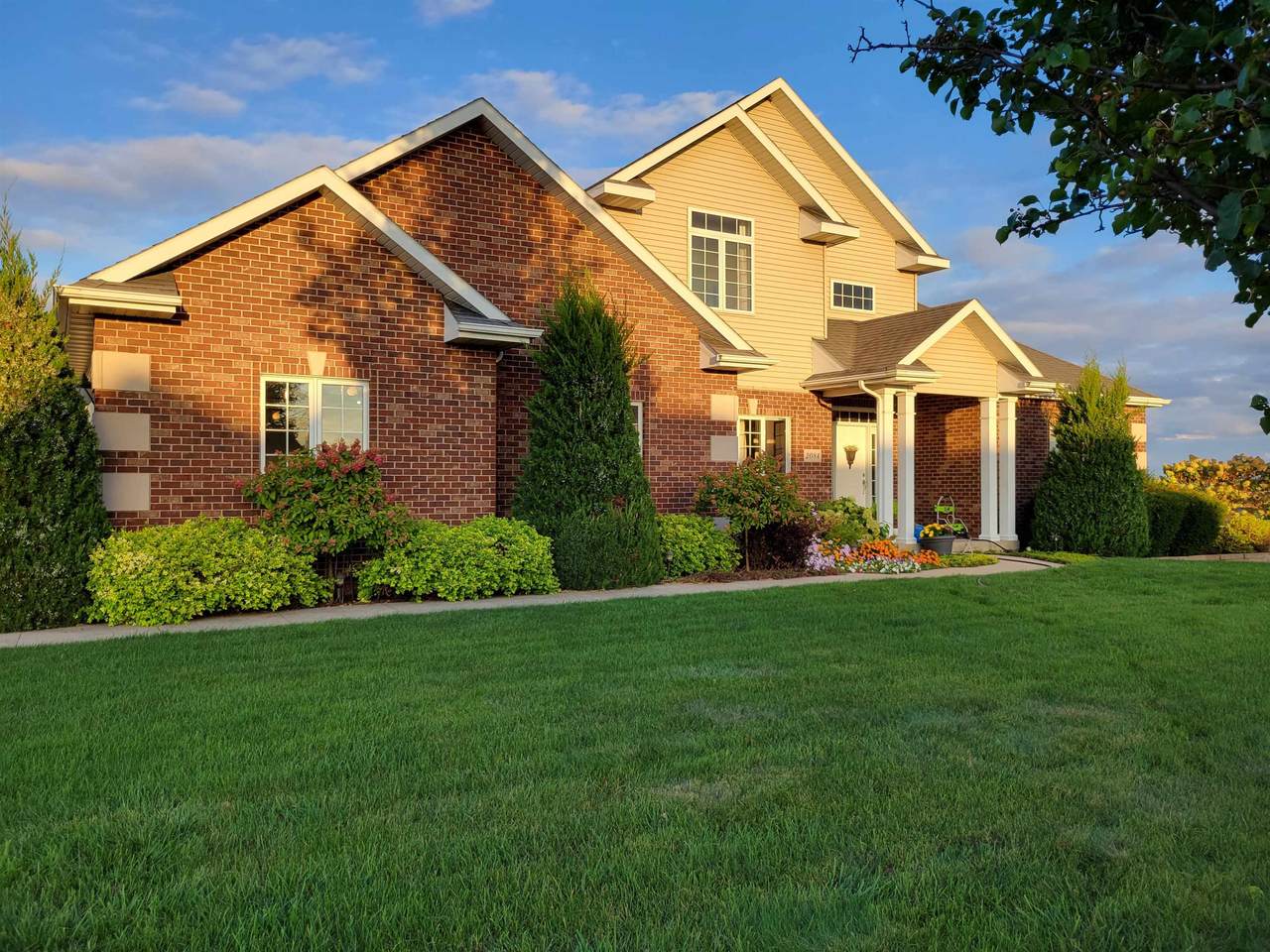 2084 Wedgewood Drive - Photo 1
