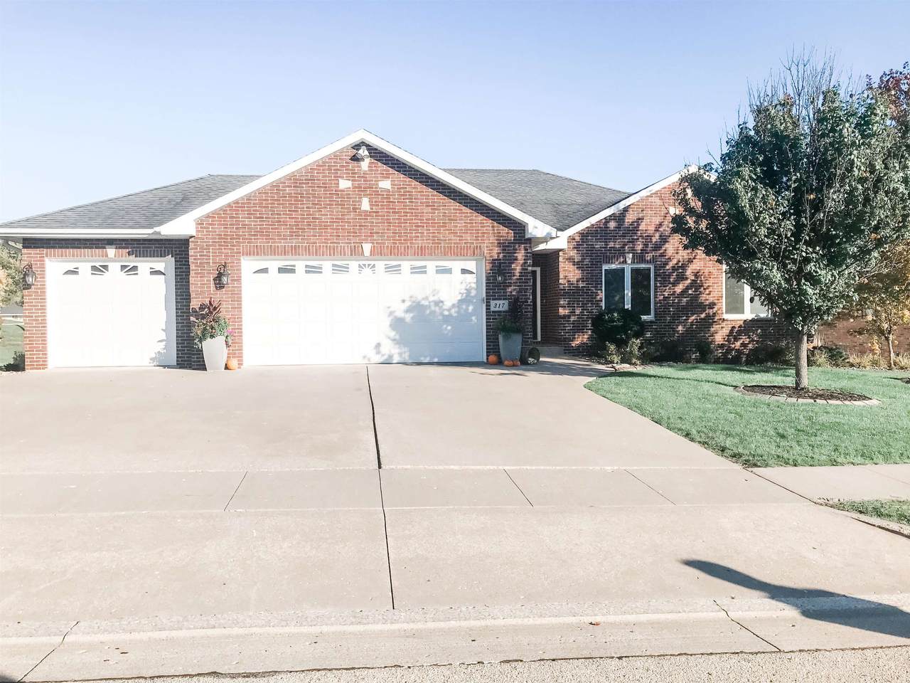317 12th Street - Photo 1