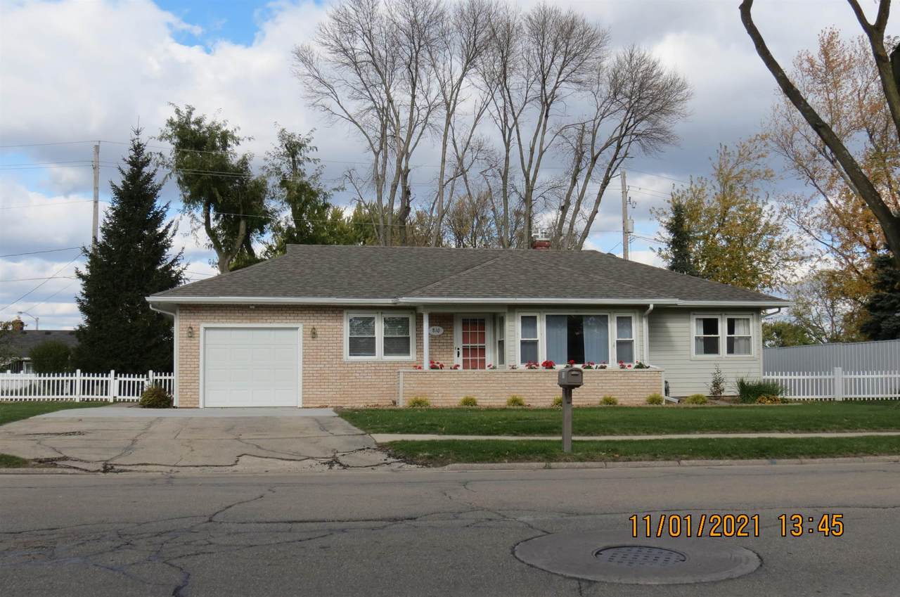 810 Summit Street - Photo 1