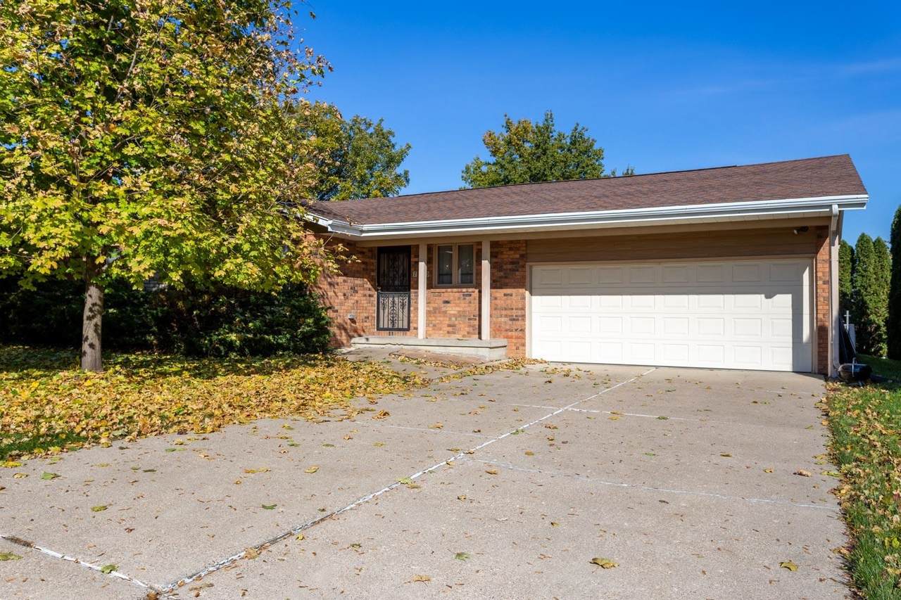 720 Kelly Lane - Photo 1