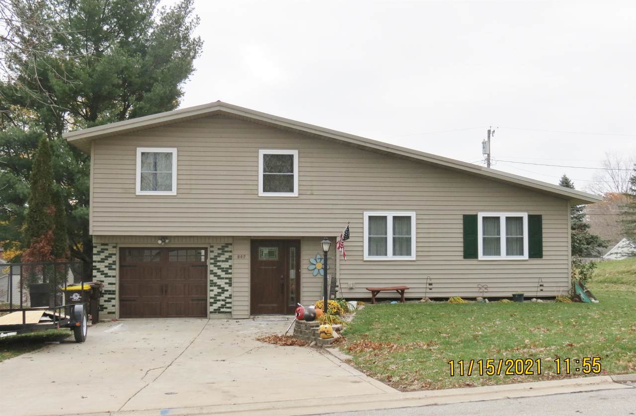 207 Thomas Avenue - Photo 1