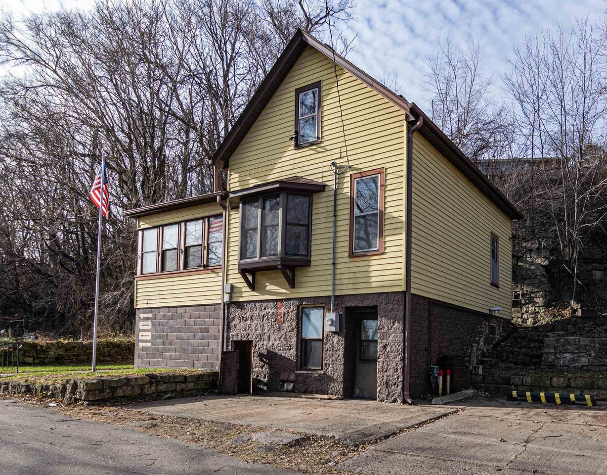 1001 Thomas Place - Photo 1