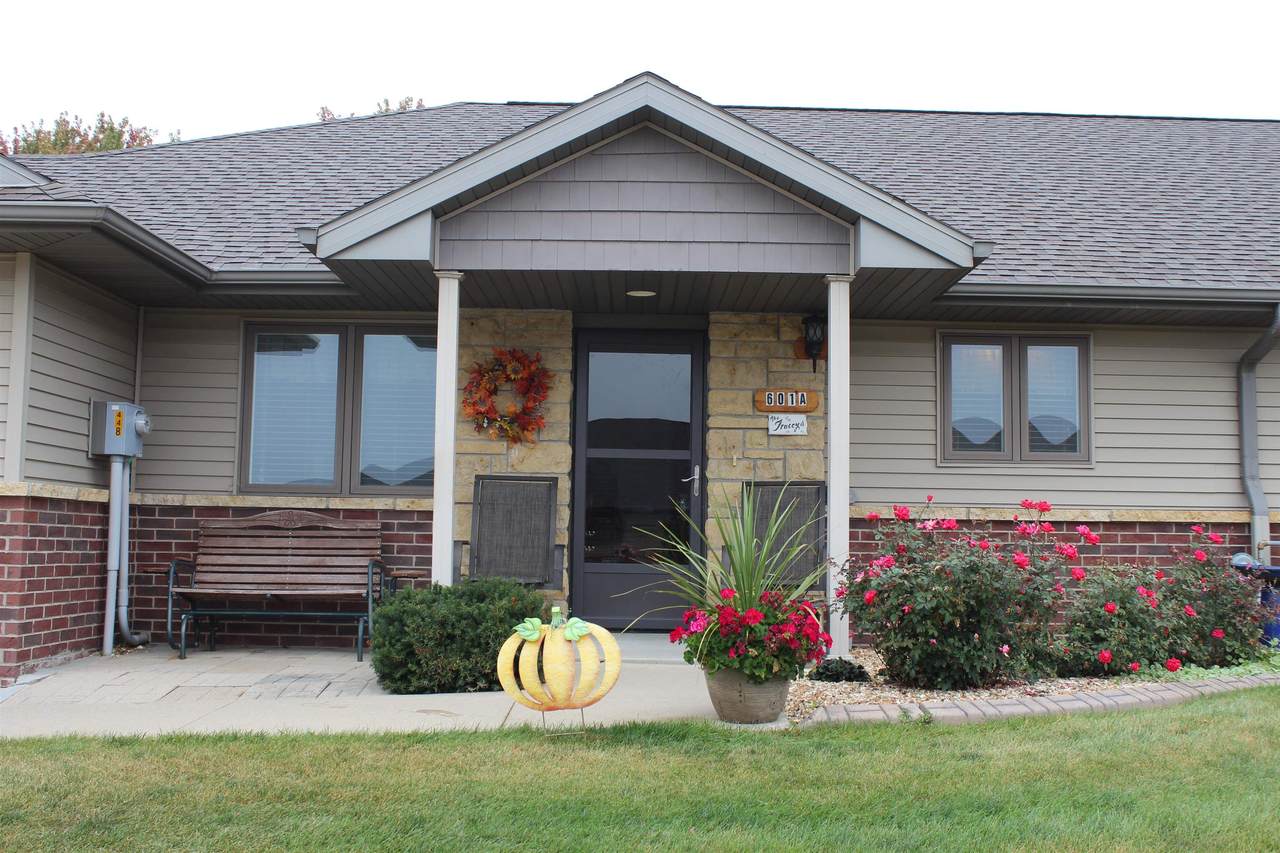 601 Meadowland Court - Photo 1
