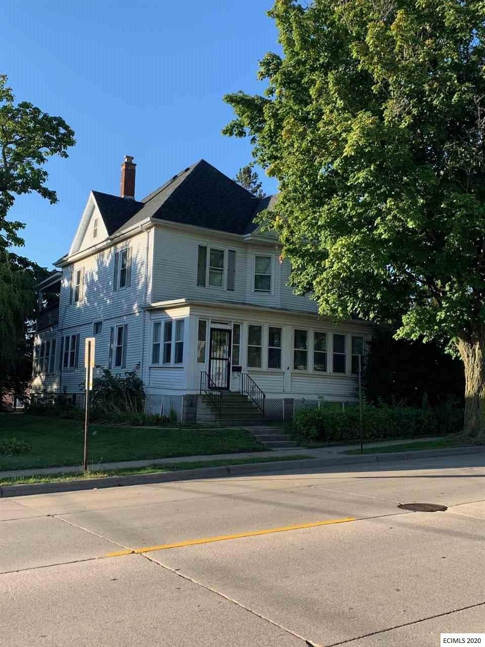 1882 Loras Boulevard - Photo 1