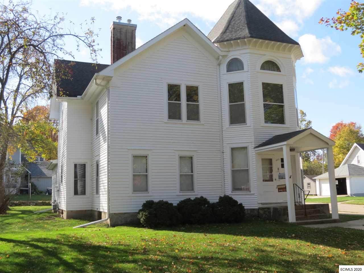 405 Pleasant Street - Photo 1