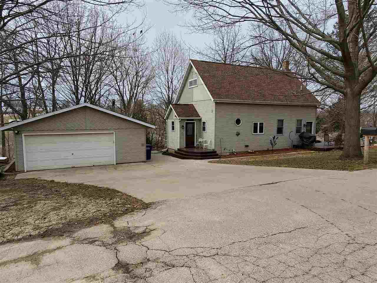 844 Salem Street - Photo 1
