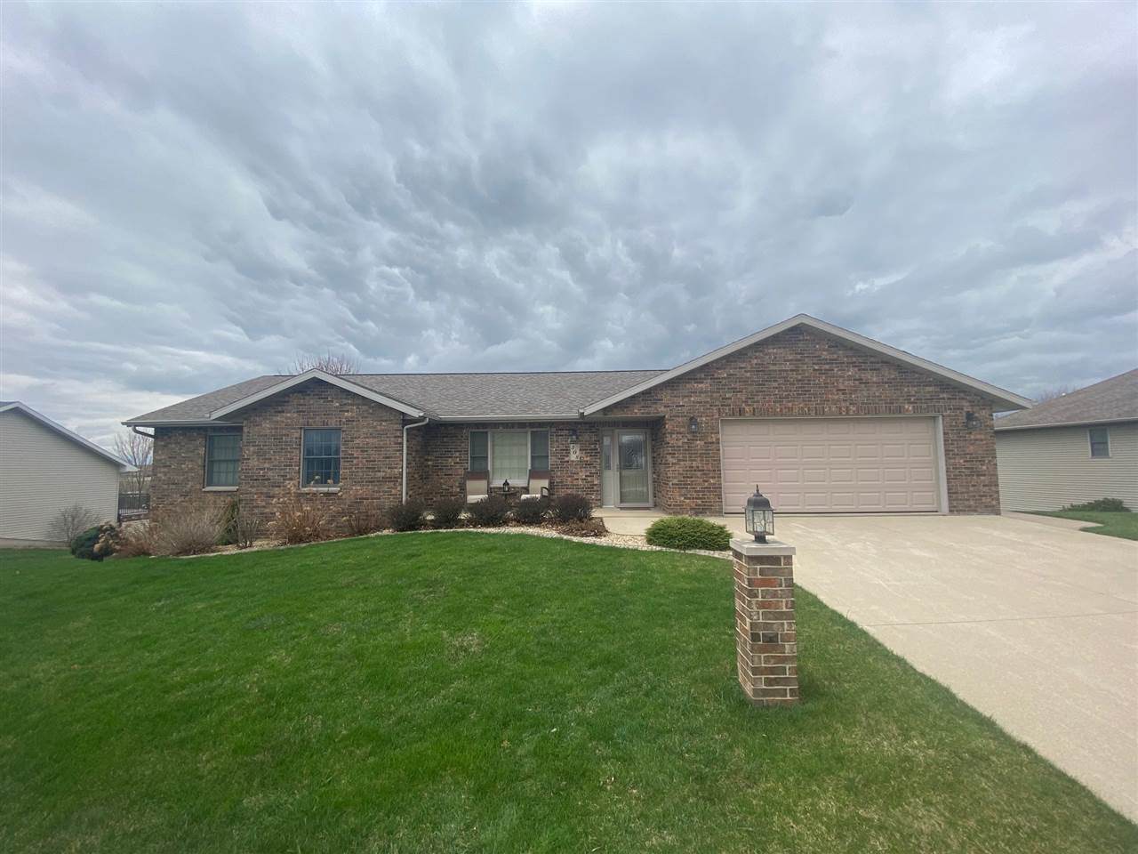 308 Countryside Drive - Photo 1