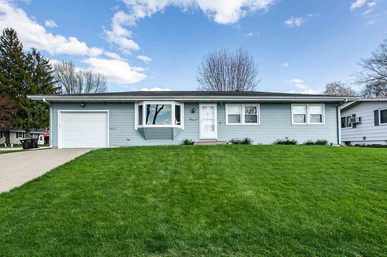 1090 Hiawatha Drive - Photo 1