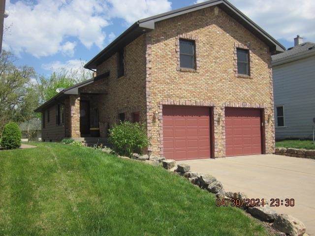 1215 University Avenue - Photo 1
