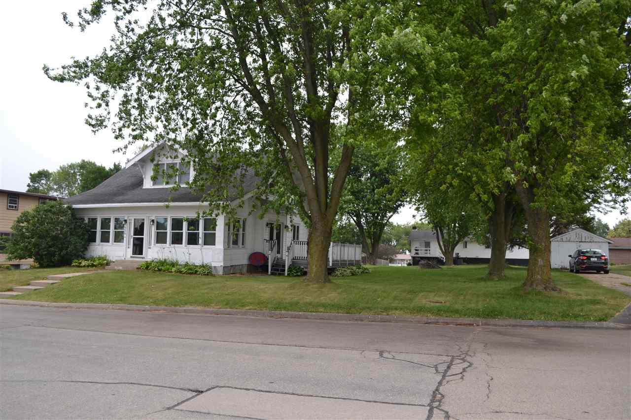 956 Main St - Photo 1