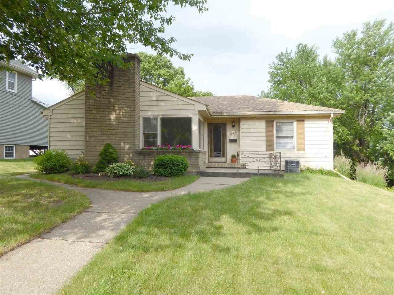 1085 Wood Street - Photo 1