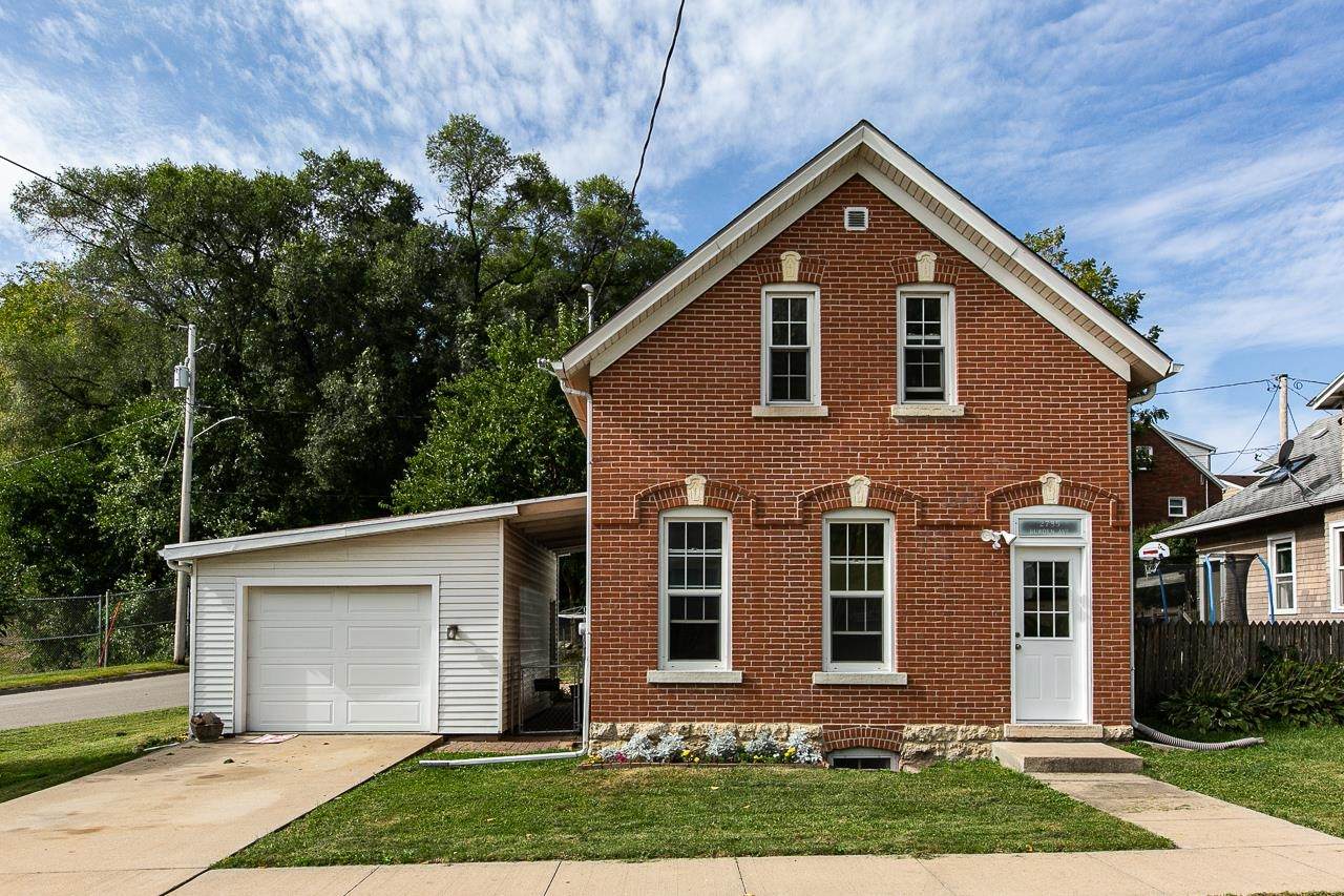 2735 Burden Street - Photo 1