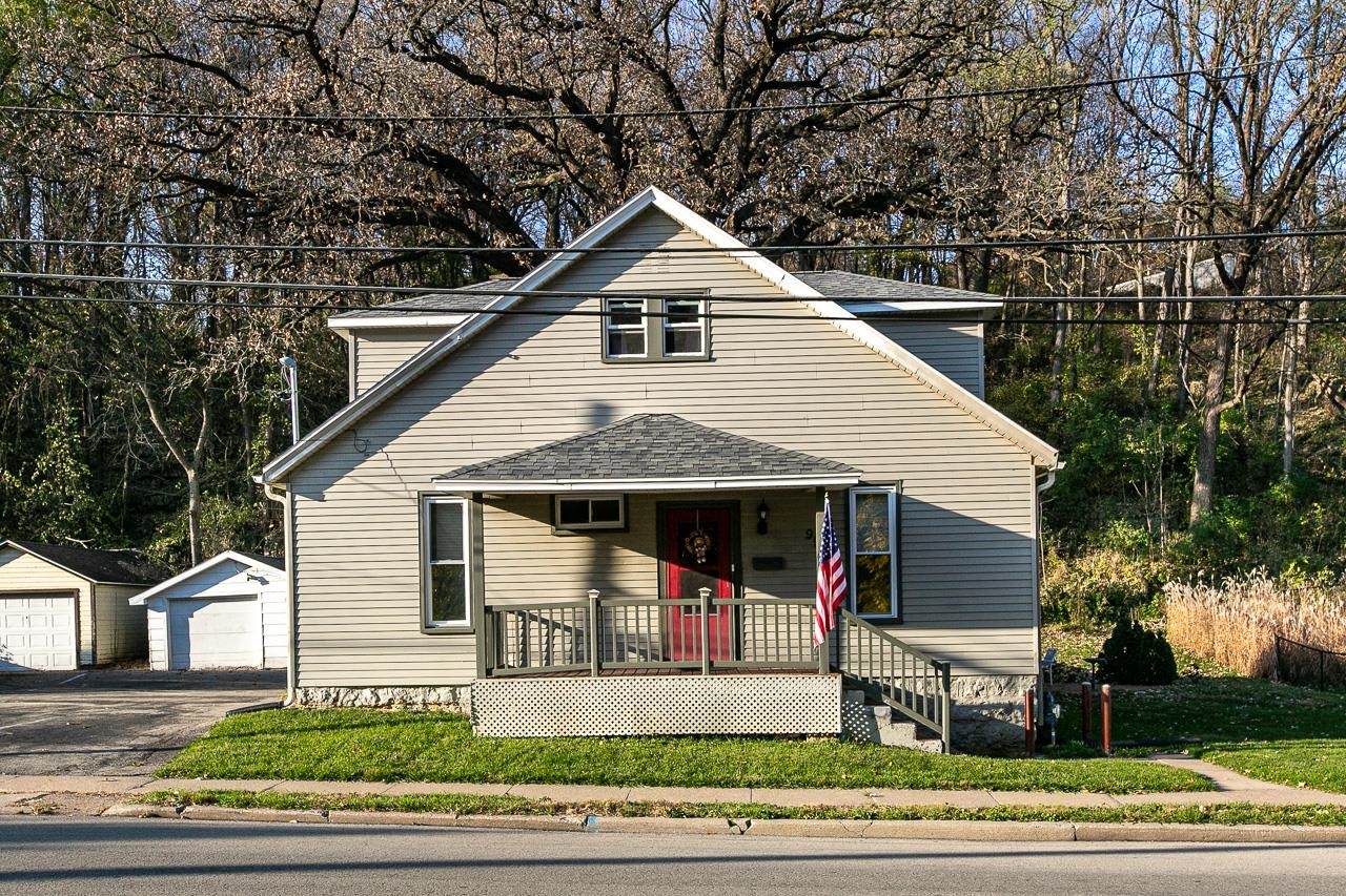 995 Locust Street - Photo 1