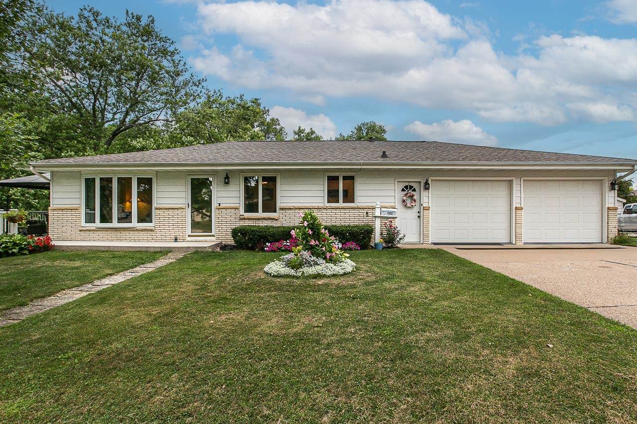 1501 Earl Drive - Photo 1