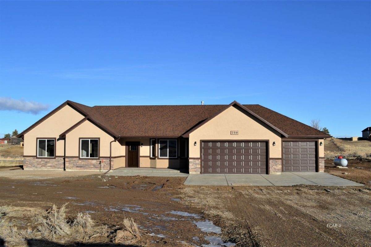 512 Sumac Drive - Photo 1