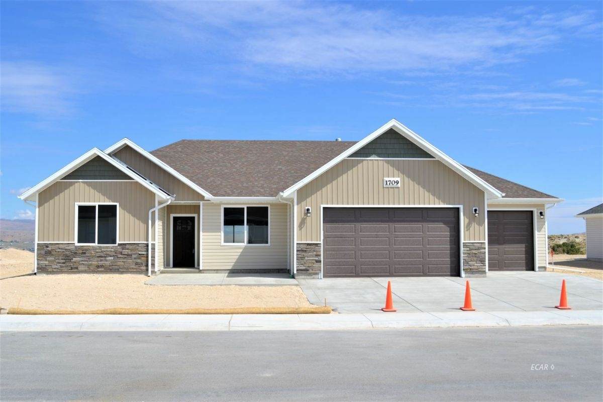 1922 Pheasant Drive - Photo 1