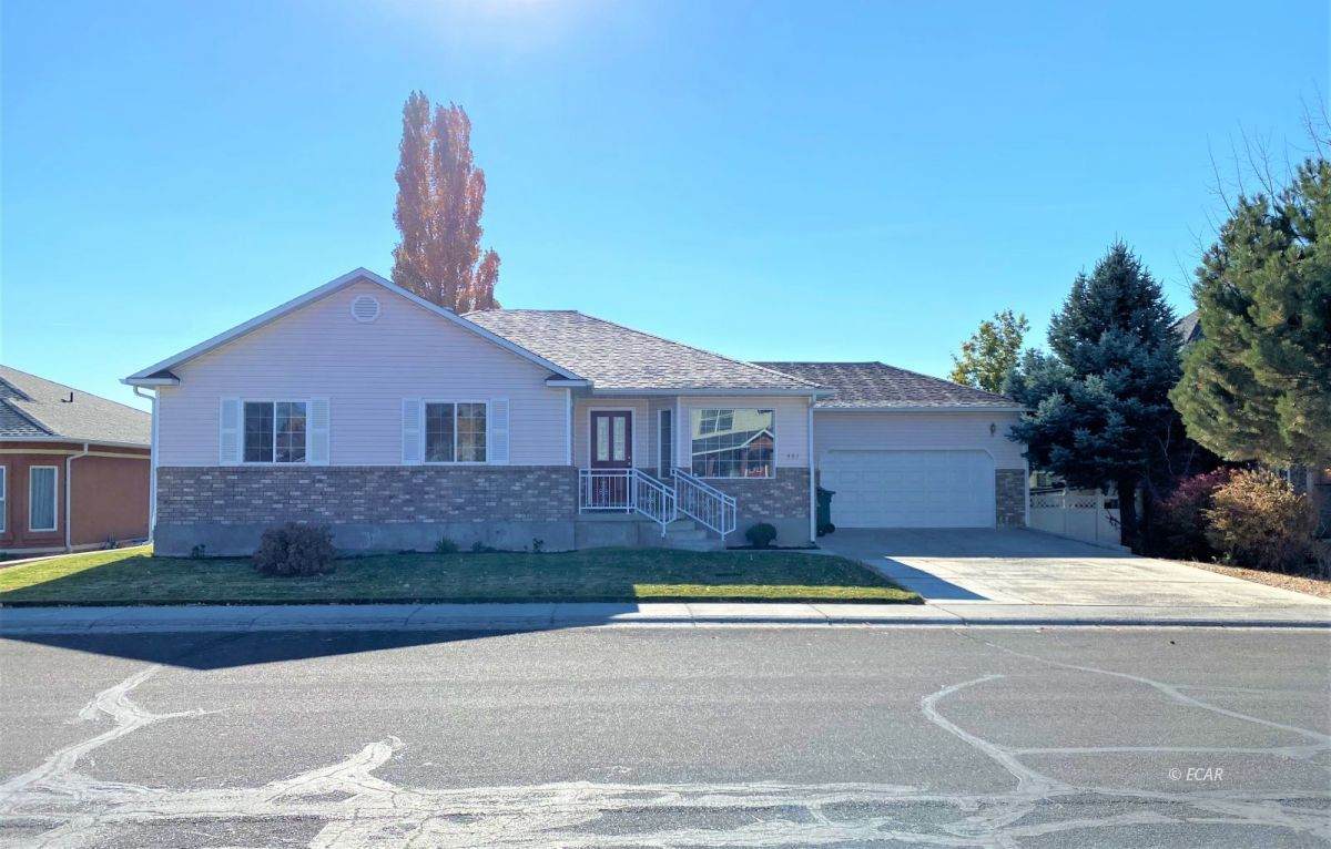401 Cottonwood Drive - Photo 1
