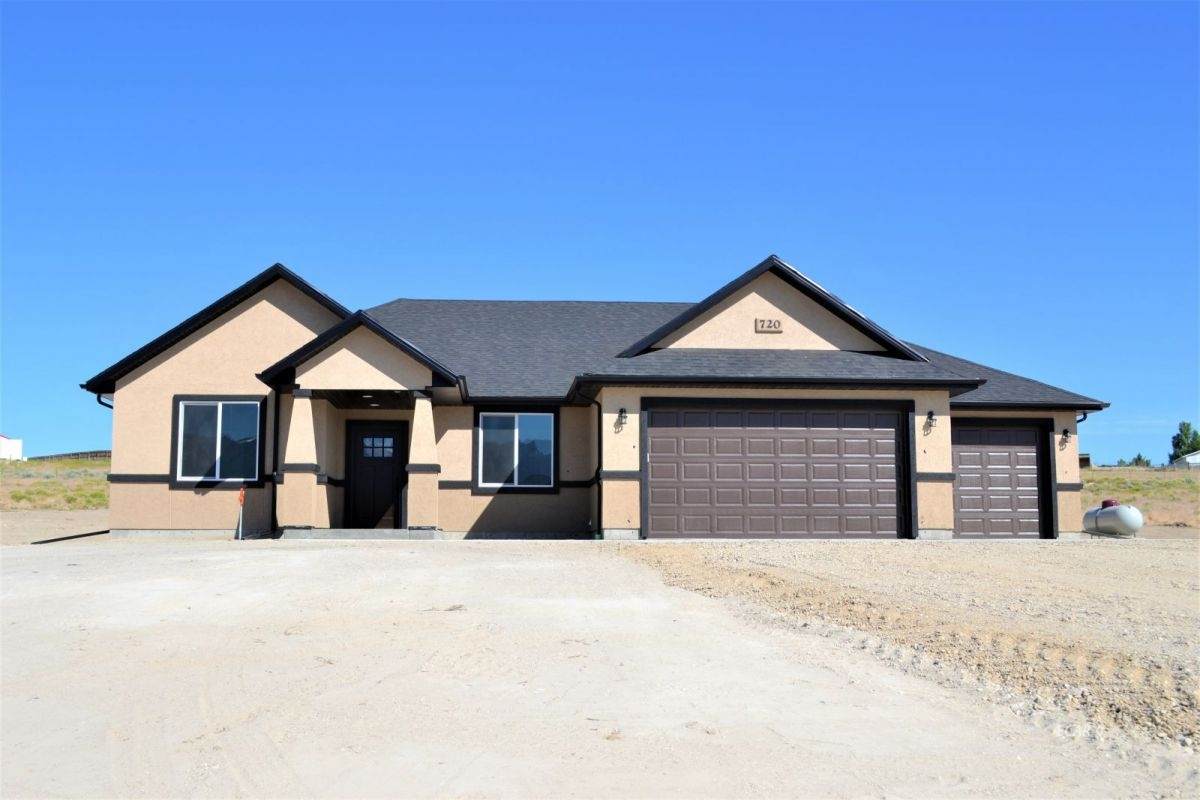 525 Robinson Court - Photo 1