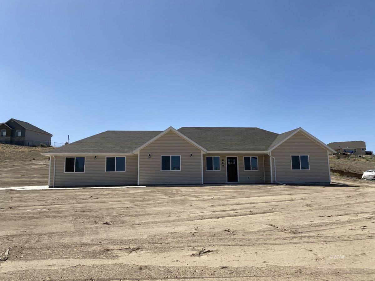 549 Blackstone Drive - Photo 1