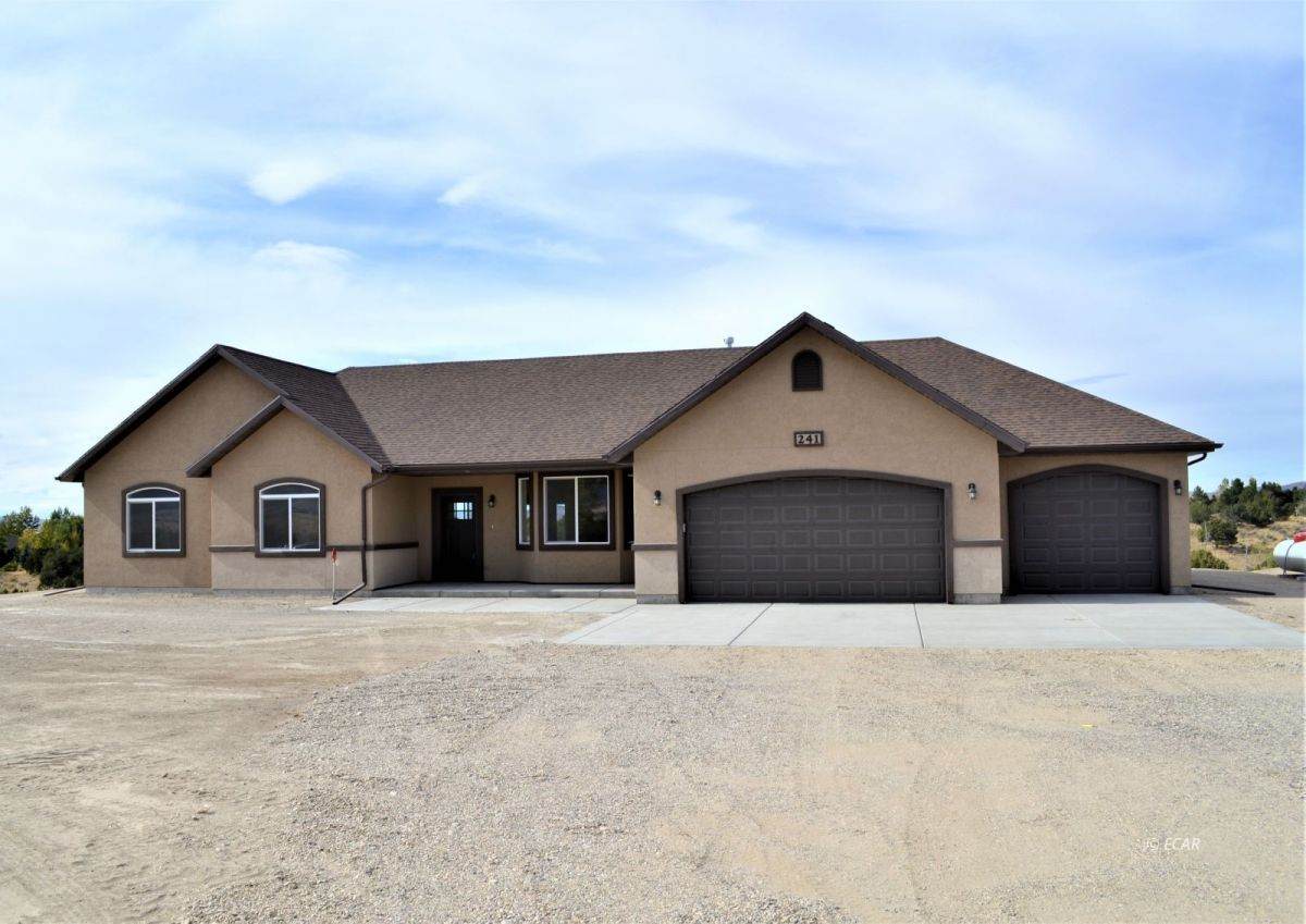 862 Amber Way - Photo 1