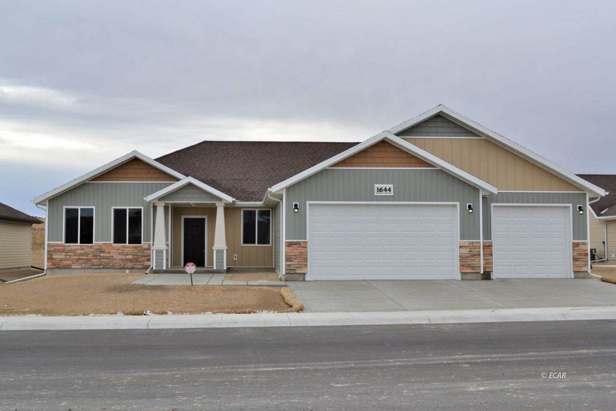982 Eisenhower Avenue - Photo 1