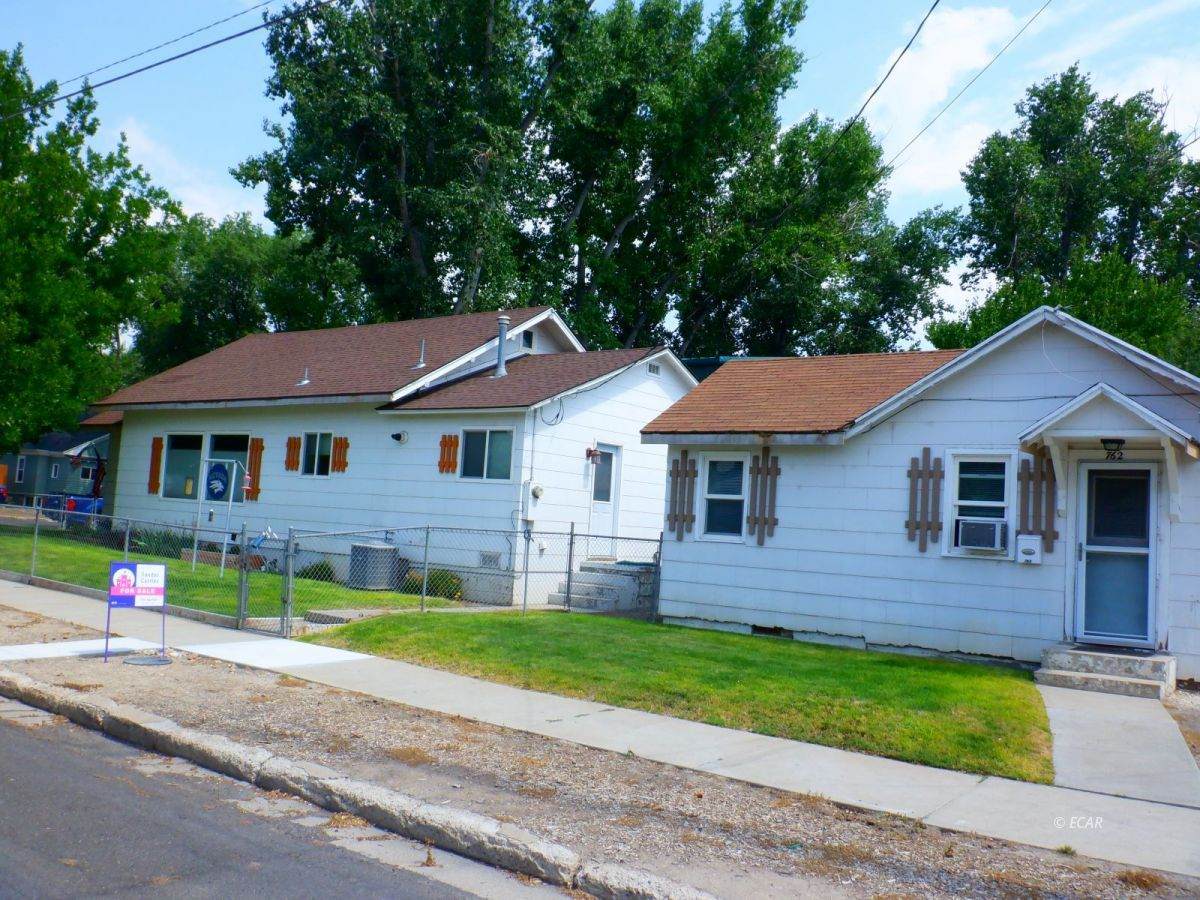 302 Oak Street - Photo 1