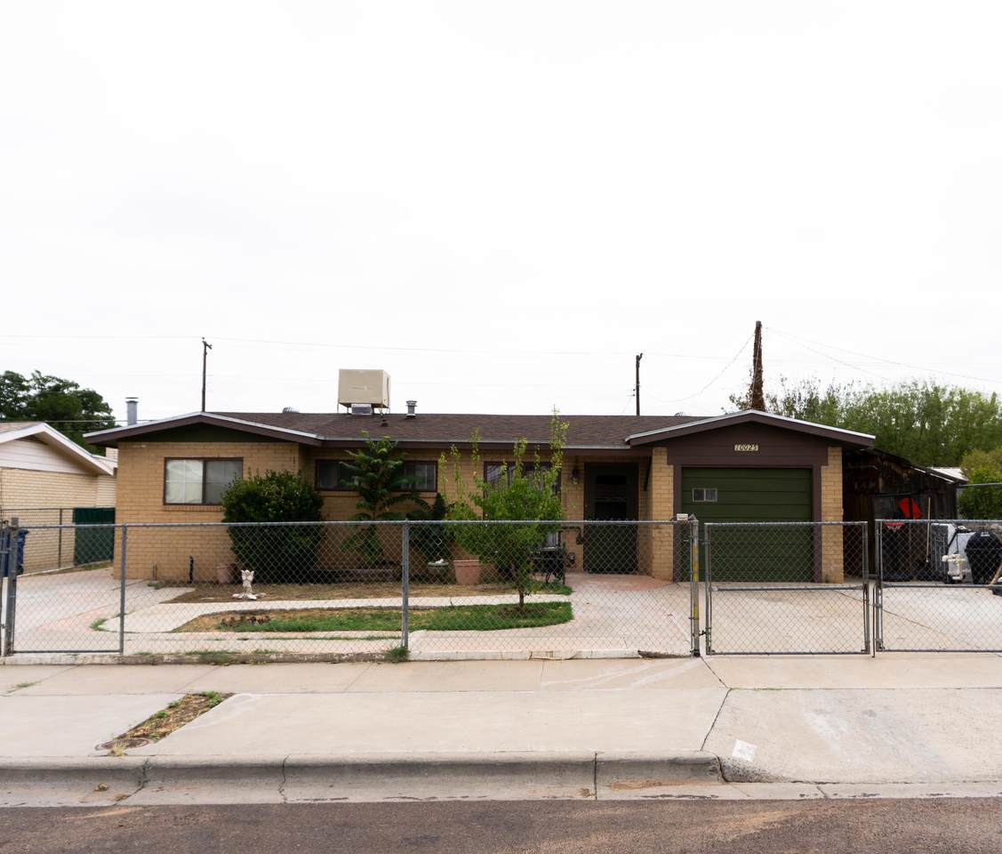 10025 Oakwood Drive - Photo 1