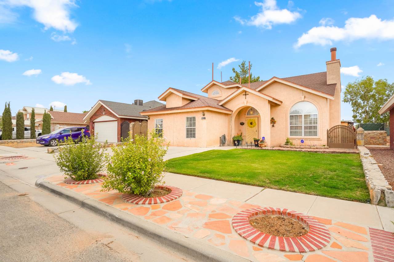 11940 Crown Royal Drive - Photo 1